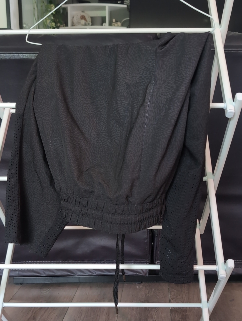 Black Lightweight Drawstring Cropped PANTS